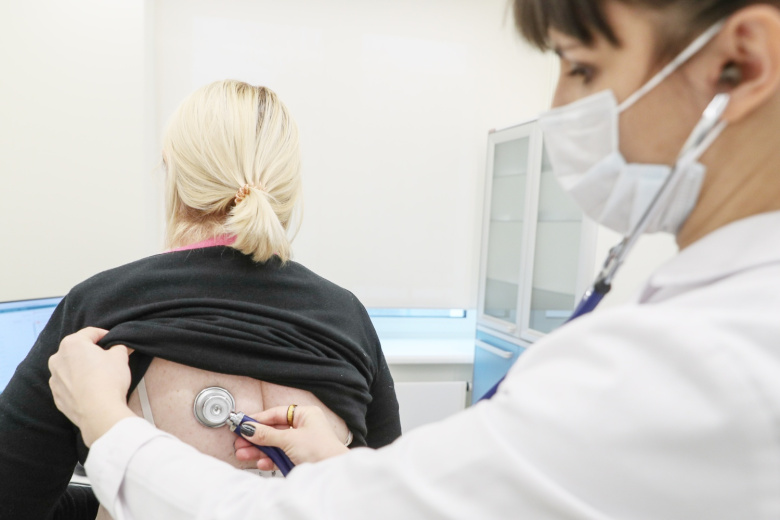 Россиянам объяснили, что делать при длительном кашле