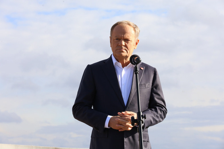 Туск приехал на место подрыва ж/д путей в Польше