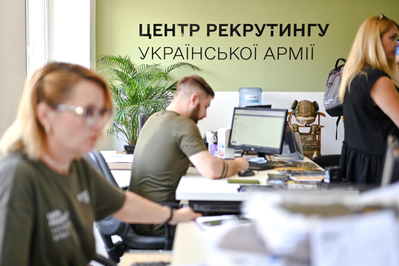 Украинский военком отжимал у бизнеса грузовики «для нужд ВСУ»