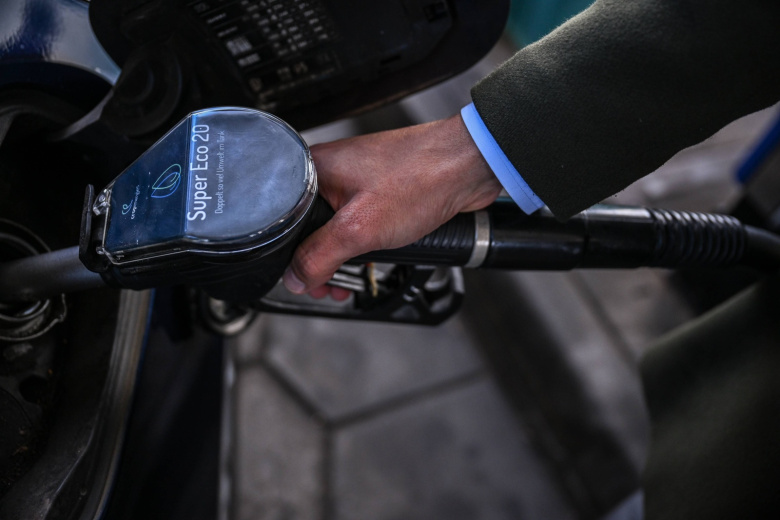 Немцы стали массово застревать в очередях на АЗС из-за подорожания топлива